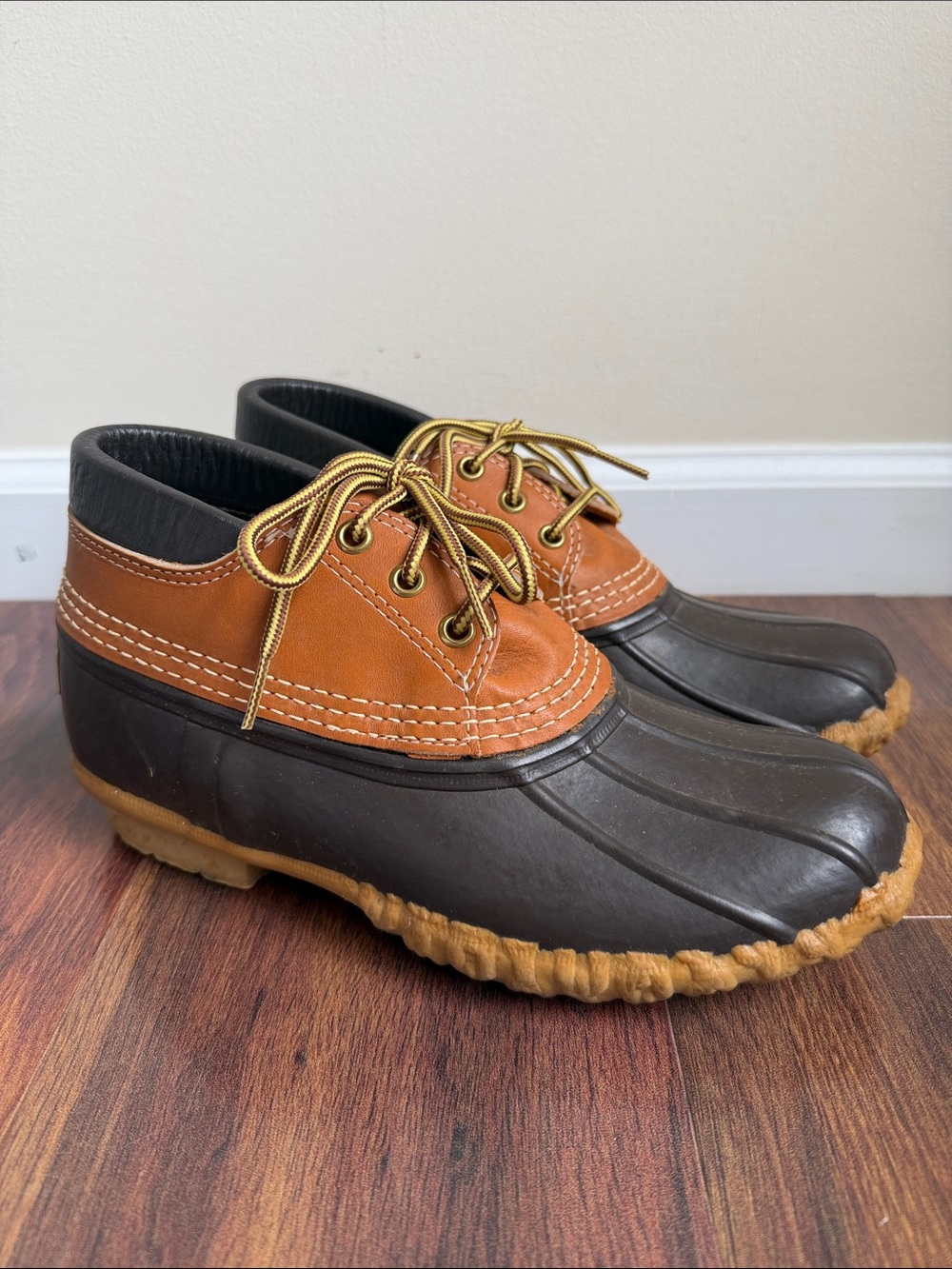 LL Bean Mid Ankle Bean Boots Gumshoe Black and Tan Womens 8 Excellent Condition